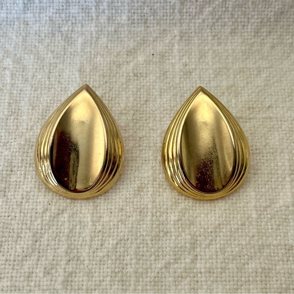Vintage 80’s 90’s Gold Tone Teardrop Earrings